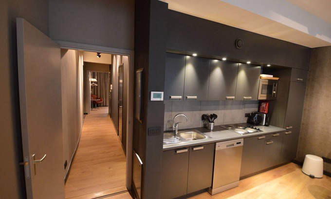 Liege Hotel | Amosa Liège City Centre Apart Gerardrie 23
