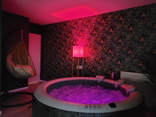 Vigneux-sur-Seine Apartment | Amour & Romance l Jacuzzi XXL l Table de massage