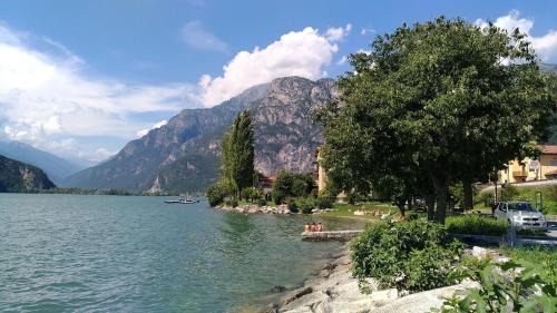 Verceia Apartment | AMPIO APPARTAMENTO TRA LAGO & MONTi