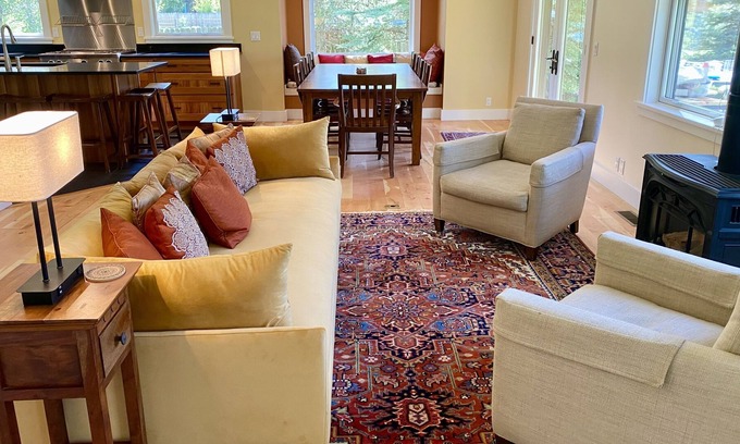 Sun Valley House | An exquisite modern home, high-end neighborhood, below the Sawtooth wilderness.