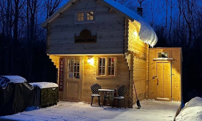 Alexandria Cabin | Anastasia’s Domain 4, Farm stay, off grid cabin in a beautiful forest!