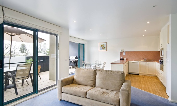 Lorne Hotel | Anchorage Motel and Villas