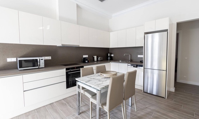 Plaka Apartment | Ancient Athens Great Apt Home Office w Acropolis View