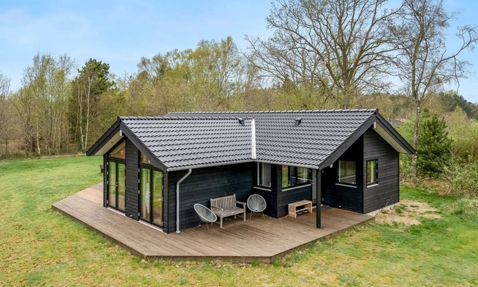 Hou House | "Angelie" - from the sea by Interhome