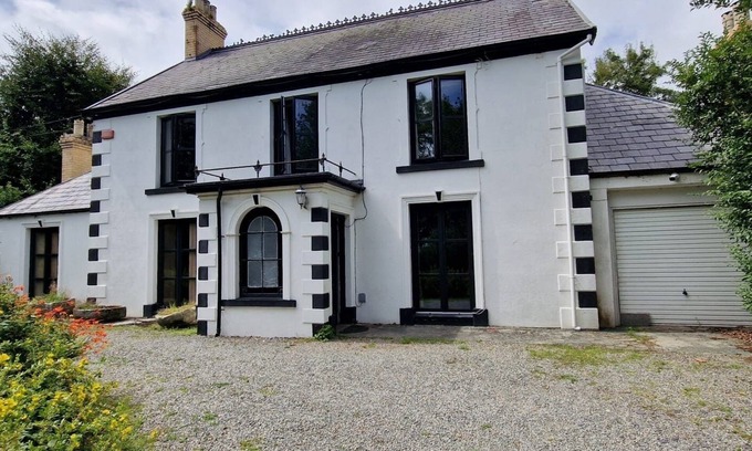 Dwyran House | Anglesey Manor House Cinema, Pool and Hot Tub