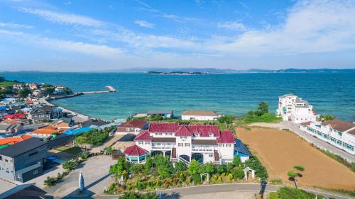 Nam House | anmyeondo gold hue pension