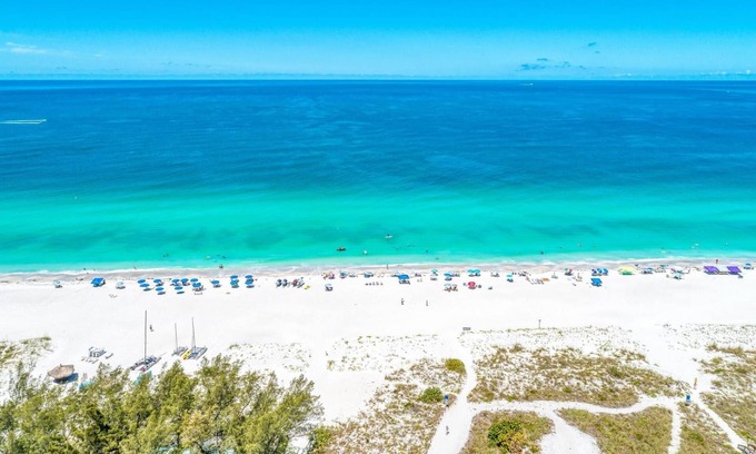 Bradenton Beach Apartment | Anna Maria Island Bay Watch Bungalow