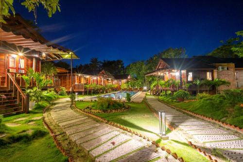 Ong Lang Hotel | Anna Pham Bungalow - Friendly Local