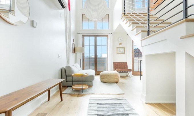Yamacraw Village Apartment | Annabelle 4A - Top Floor Loft Downtown With Patio