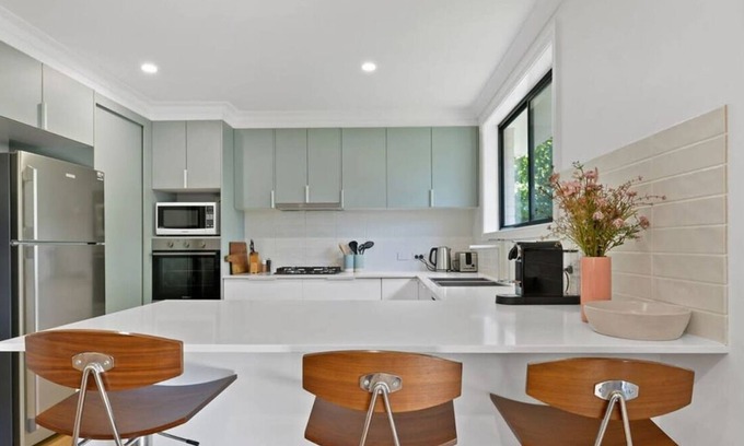 Bletchington House | Anson Abode - CBD Home, Modern Sophistication