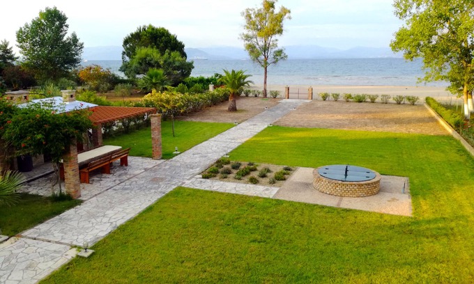 Molos Villa | Antonia Beachfront Villa