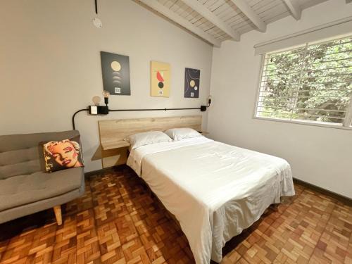 El Poblado Apartment | Apartaestudio amueblado en Poblado FRN106 By Roots Rentals