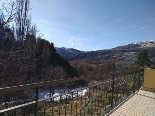 La Torre de Cabdella Apartment | Apartament amb pati a la Vall Fosca, tranquilitat i bones vistes