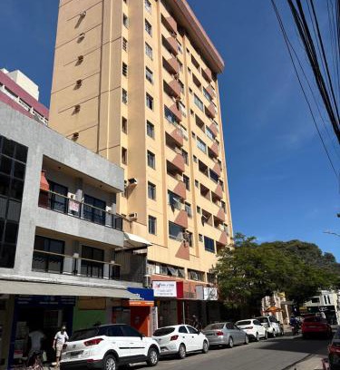 Centro Apartment | Apartamento a 350 m das praias de Areia Preta e das Castanheiras com dois quartos e duas varandas TV Wi-Fi dois elevadores sol da manhã garagem cozinha completa com airfryer micro-ondas sanduicheira e chaleira elétrica próximo a bancos mercados restaurant