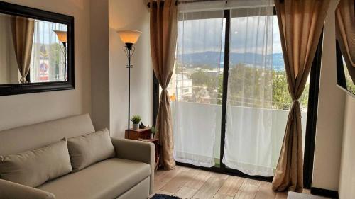 Zona 12 Apartment | Apartamento Grande en zona 12 Ciudad de Guatemala Petapolis