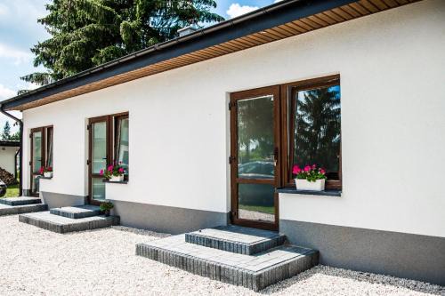 Okuninka House | Apartamenty i pokoje „Pod Świerkami”