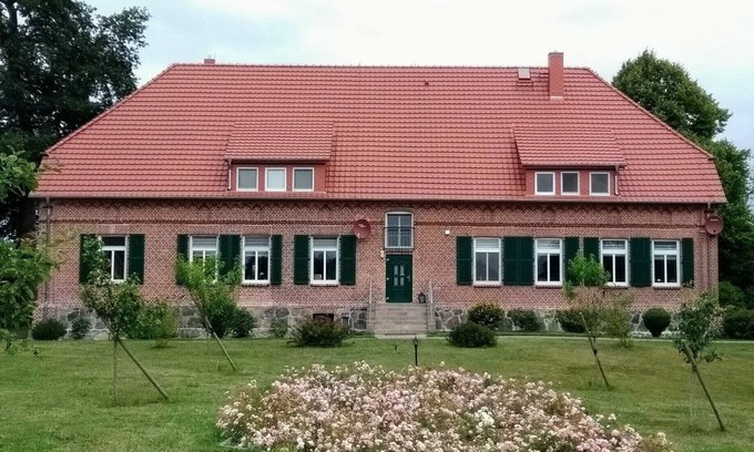Kirch Mulsow Apartment | Apartment 'Das Landhaus 1' with Shared Garden and Wi-Fi