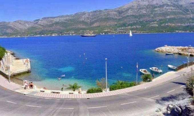 Medvinjak Apartment | Apartman Mia- Spacious apartment with balcony and sea view