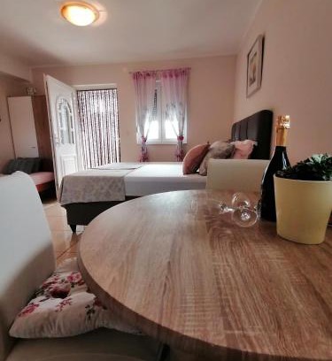 Lozovac House | Apartmani Marijana