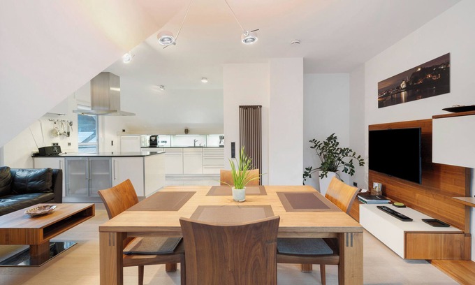 Kiechlinsbergen Apartment | Apartment 'Savoir-vivre' with Balcony, Wi-Fi and Air Conditioning