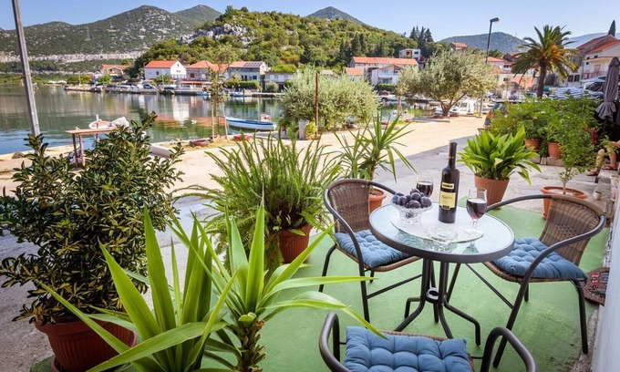 Ploce Apartment | Apartment Đego near Ploče, riverfront, parking