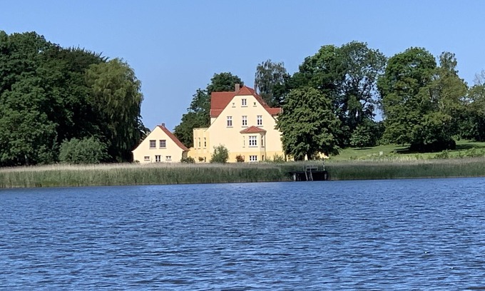 Grubnow Apartment | Apartment 1 in Gut Grubnow directly on the water on Rügen