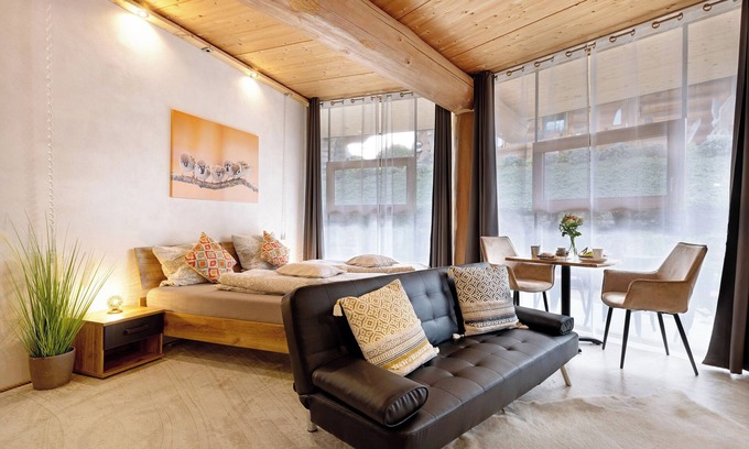 Rosenfeld Apartment | Apartment '-2-die Zwei, Studio 35qm' with Private Terrace, Shared Garden and Wi-Fi