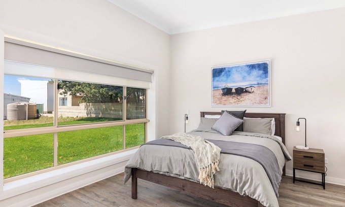 Carpenter Rocks Apartment | Apartment 3 - Luxury Apartment & Rooms - Free Wifi - Close To Beach