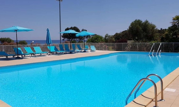 Prunete Apartment | Apartment '4 Personne' with Shared Pool, Wi-Fi and Air Conditioning