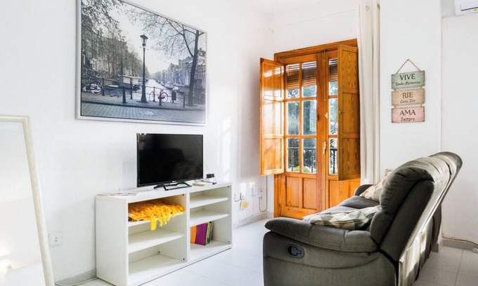Doctor Barraquer-Grupo Renfe-Policlinico Apartment | Apartment 'A 2 minutos de la Alameda' with Wi-Fi and Air Conditioning