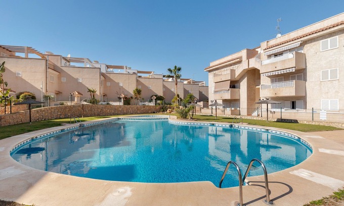 Los Geraeos Apartment | Apartment 'Aguilas Con Ac Y Piscina' with Shared Pool, Wi-Fi and Air Conditioning