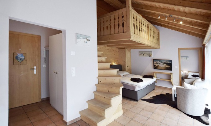 Klosters-Serneus Apartment | Apartment "Alpin 8" with Terrace & Wi-Fi