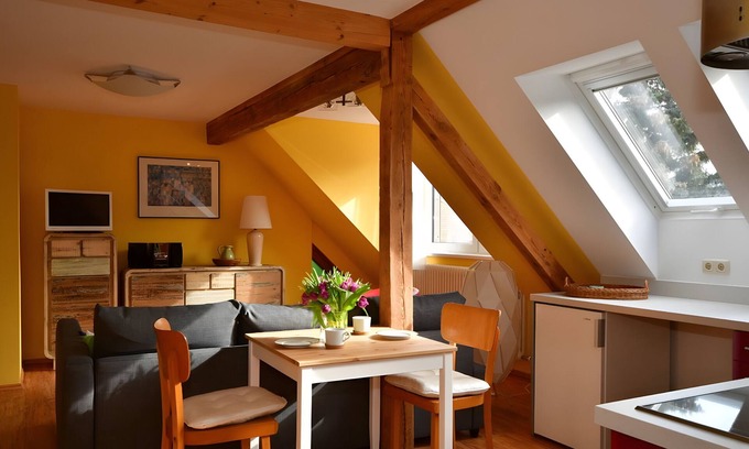 Babelsberg Sud Apartment | Apartment 'Alter Fritz' with Wi-Fi and Air Conditioning