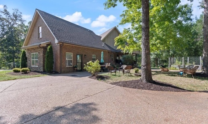 Dixon Springs Apartment | Apartment attached to main house near Cedars of Lebanon. Private driveway