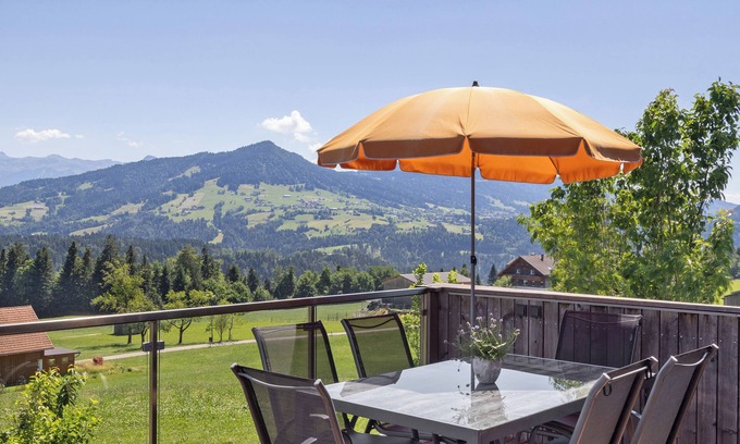 Doren Apartment | Apartment 'Böhler' with Mountain View, Wi-Fi and Air Conditioning