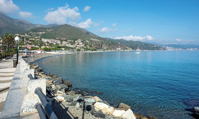 Arenzano Apartment | Apartment 'Casa Raffaella' with Private Terrace and Air Conditioning