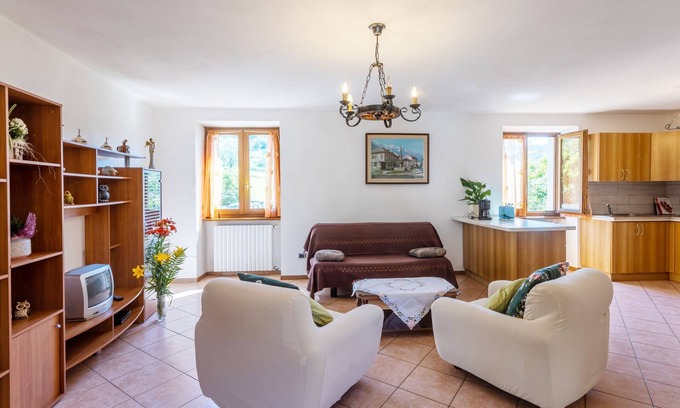 Vesio Apartment | Apartment 'Casa Rita App 2' with Shared Terrace, Shared Garden and Wi-Fi