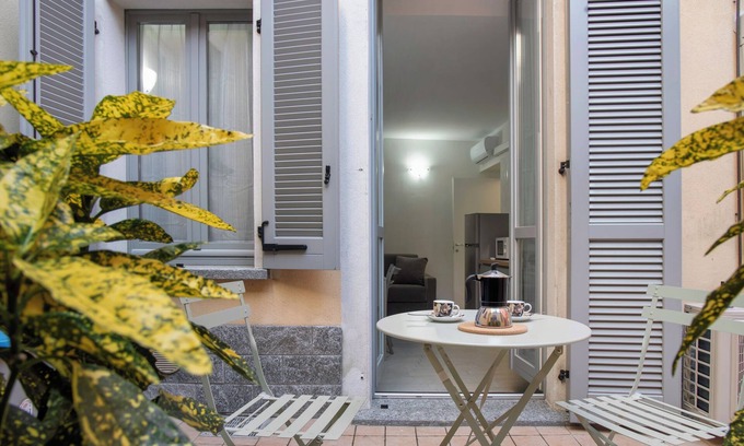 Monvalle Apartment | Apartment 'Casa Vincenza Lago Maggiore' with Private Terrace, Wi-Fi and Air Conditioning
