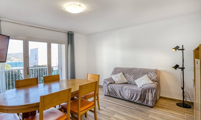 Llanca Apartment | Apartment "con jardín y vistas al mar" with Sea View, Garden, Balcony & A/C