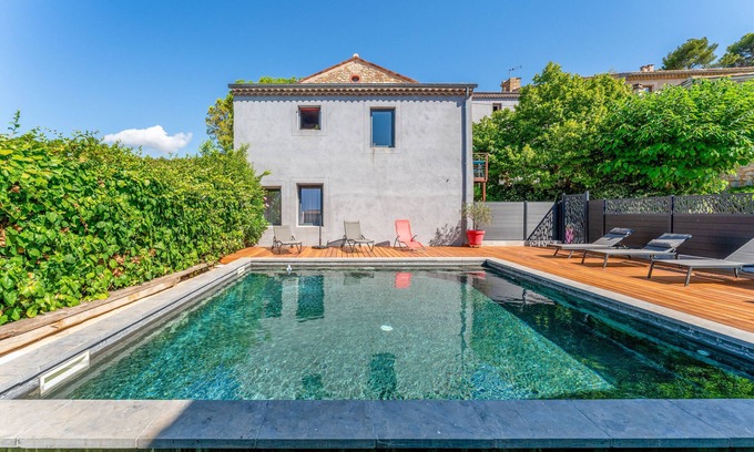 Rasteau Apartment | Apartment 'Côté Vigne' with Shared Pool, Private Terrace and Wi-Fi