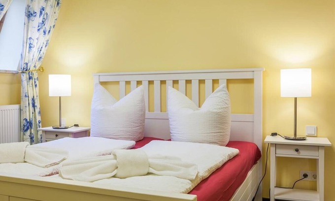 Colditz Apartment | Apartment-Ensuite with Shower-Schloss Nossen