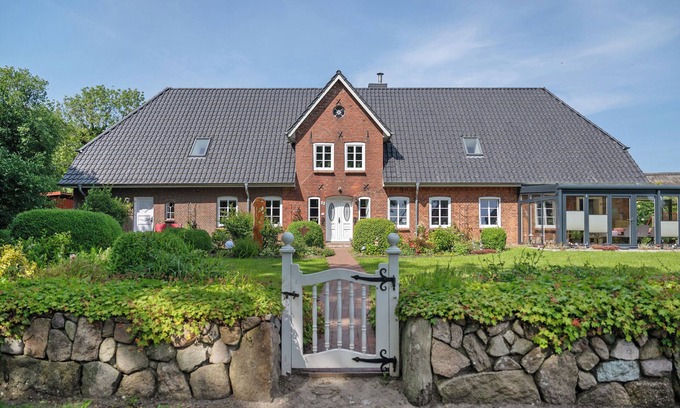 Bordelum Apartment | Apartment 'Ferienwohnung Bi-anne-to-huus' with Private Terrace, Private Garden and Wi-Fi