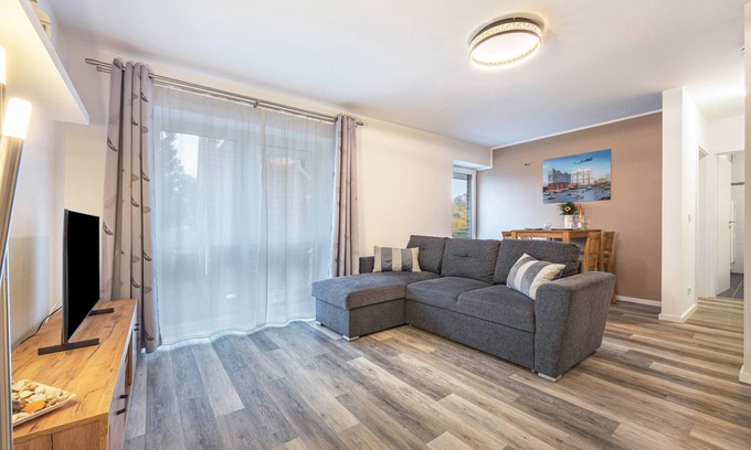 Neu Wulmstorf Apartment | Apartment 'Ferienwohnung Neu Wulmstorf' with Balcony