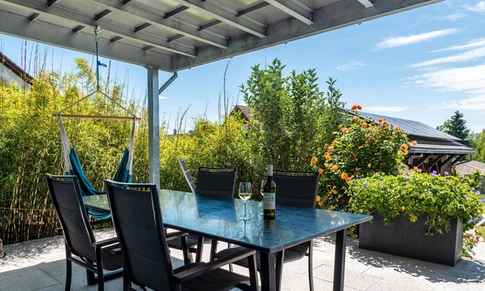 Allensbach Apartment | Apartment 'Ferienwohnung' with Private Terrace and Wi-Fi