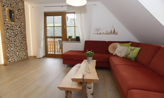 Haslachsimonswald Apartment | Apartment 'Ferienwohnung Tannenduft, 80 sqm' with shared terrace, shared garden and Wi-Fi