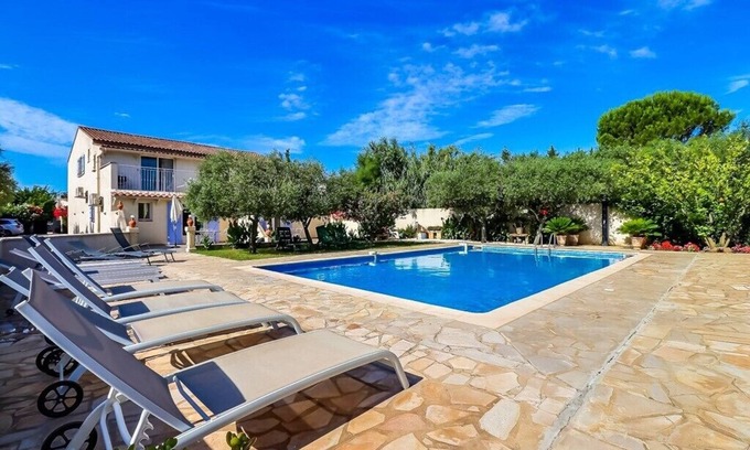 Beaucaire Apartment | Apartment for 4 to 6 people olive side 1st floor