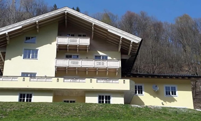 Goldegg Apartment | Apartment Grün by Interhome