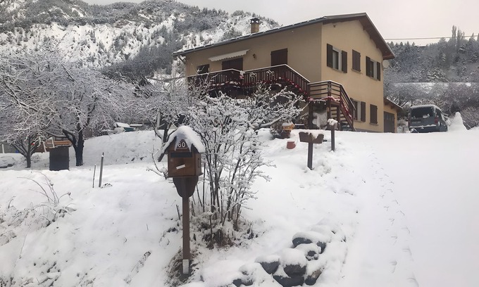 Pra Loup Apartment | Apartment 'Grand Chalet Jourdan 110 M²' with Mountain View, Private Terrace and Wi-Fi