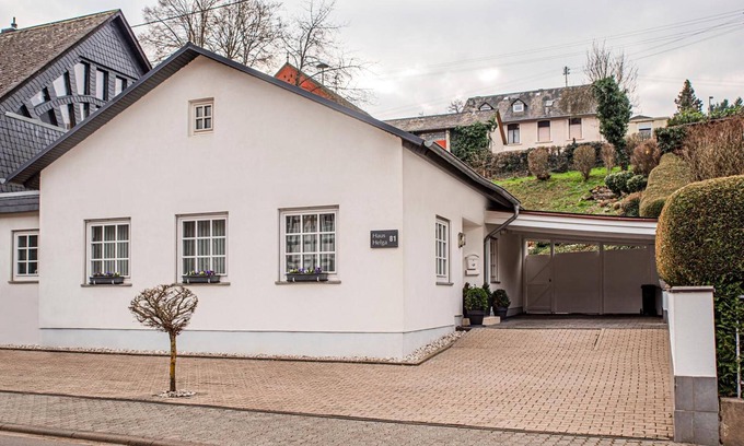 Idar-Oberstein Apartment | Apartment 'Helga' with Private Terrace, Private Garden and Wi-Fi