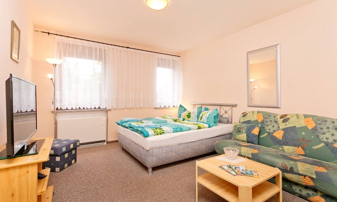 Neuenkirchen Apartment | Apartment Helga in a quiet location on the Bodden